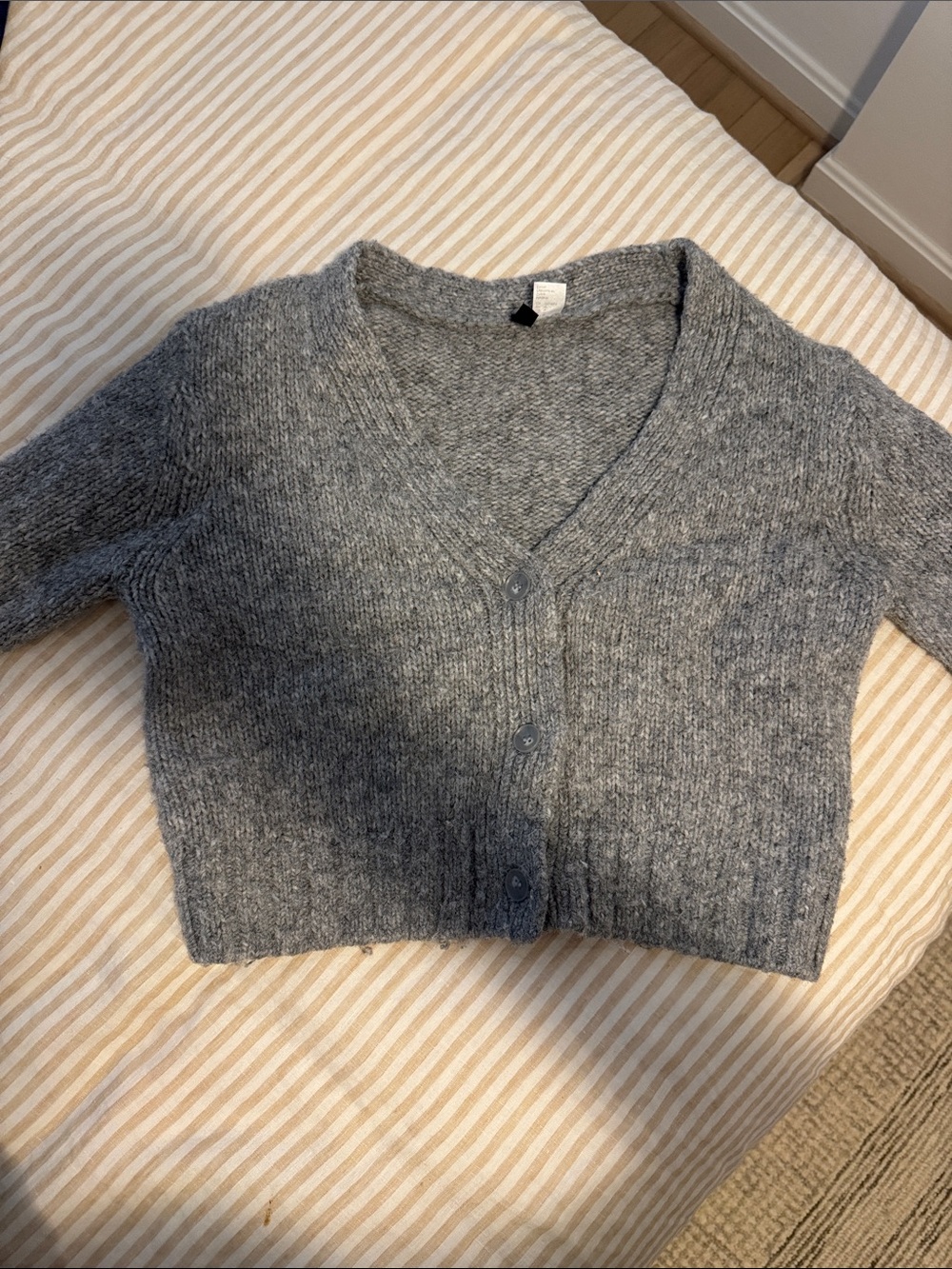 H&M Heather Gray Cropped V-Neck Button Cardigan